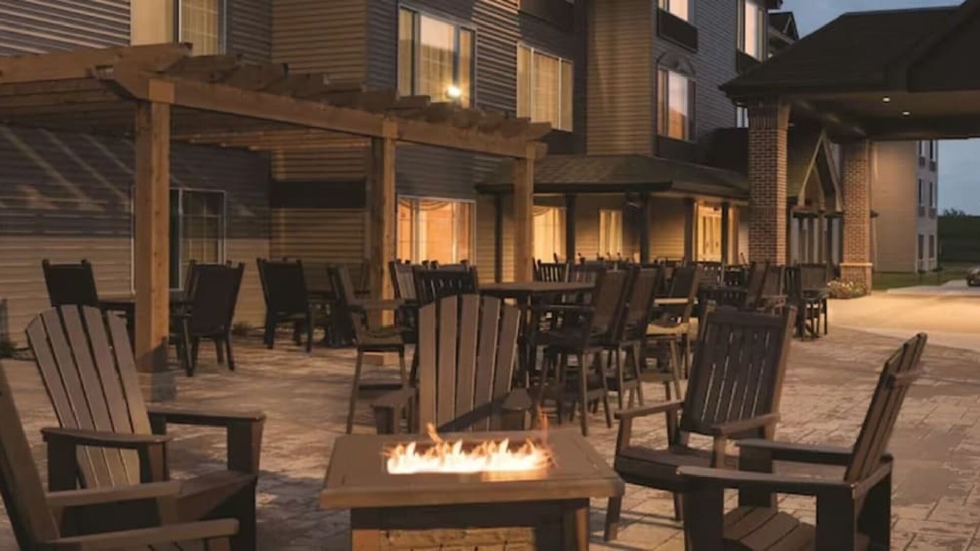 Outdoor fire pit at Country Inn & Suites By Radisson Mankato Hotel.