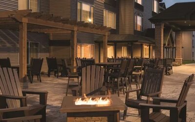 Outdoor fire pit at Country Inn & Suites By Radisson Mankato Hotel.