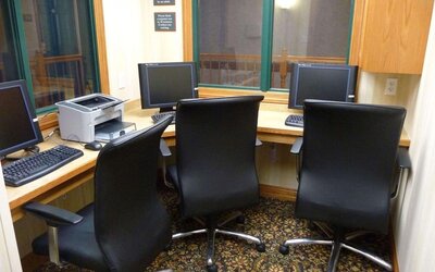 Business center at Country Inn & Suites By Radisson Mankato Hotel.