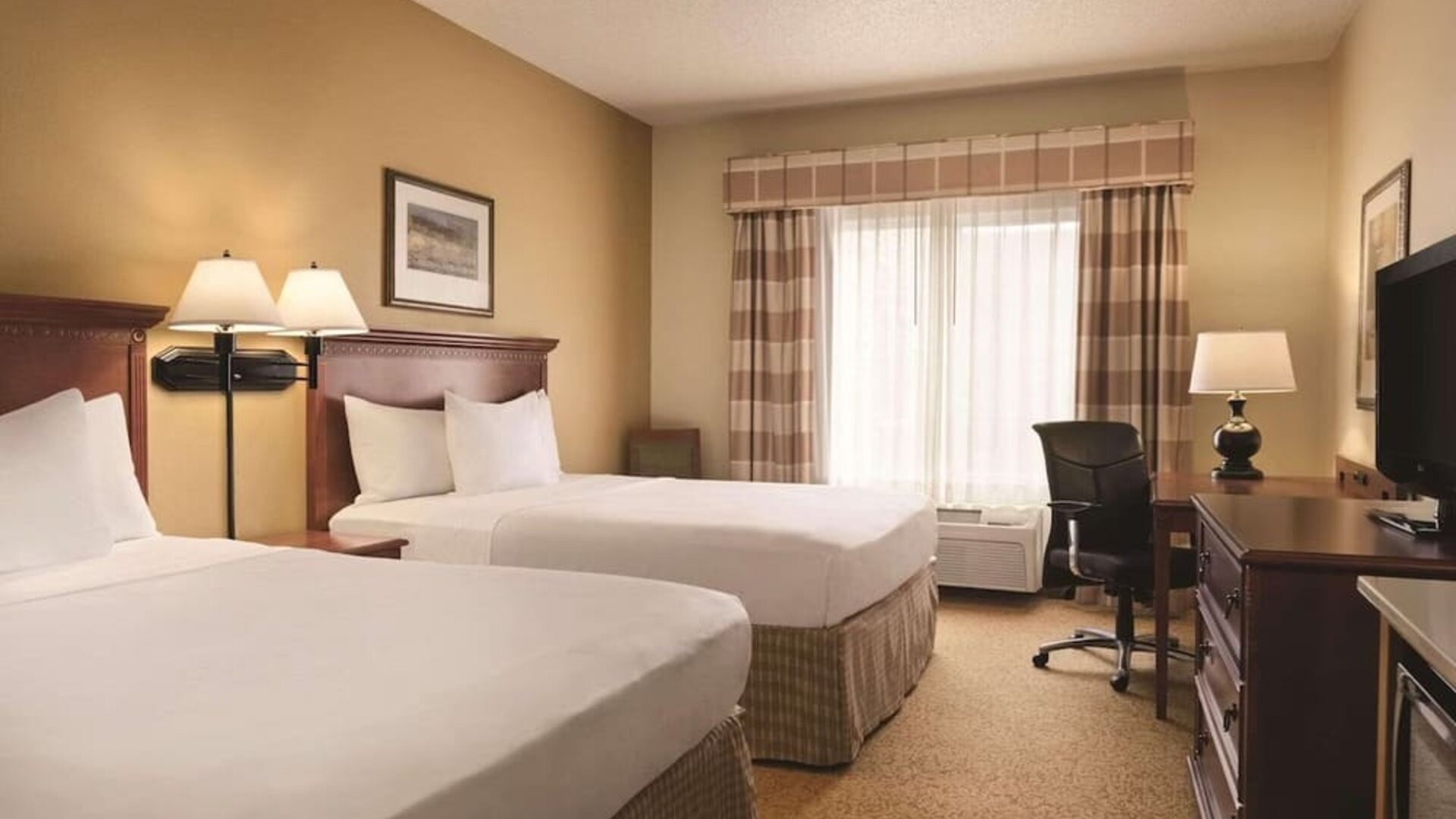 Romantic day use room at Country Inn & Suites By Radisson Mankato Hotel.