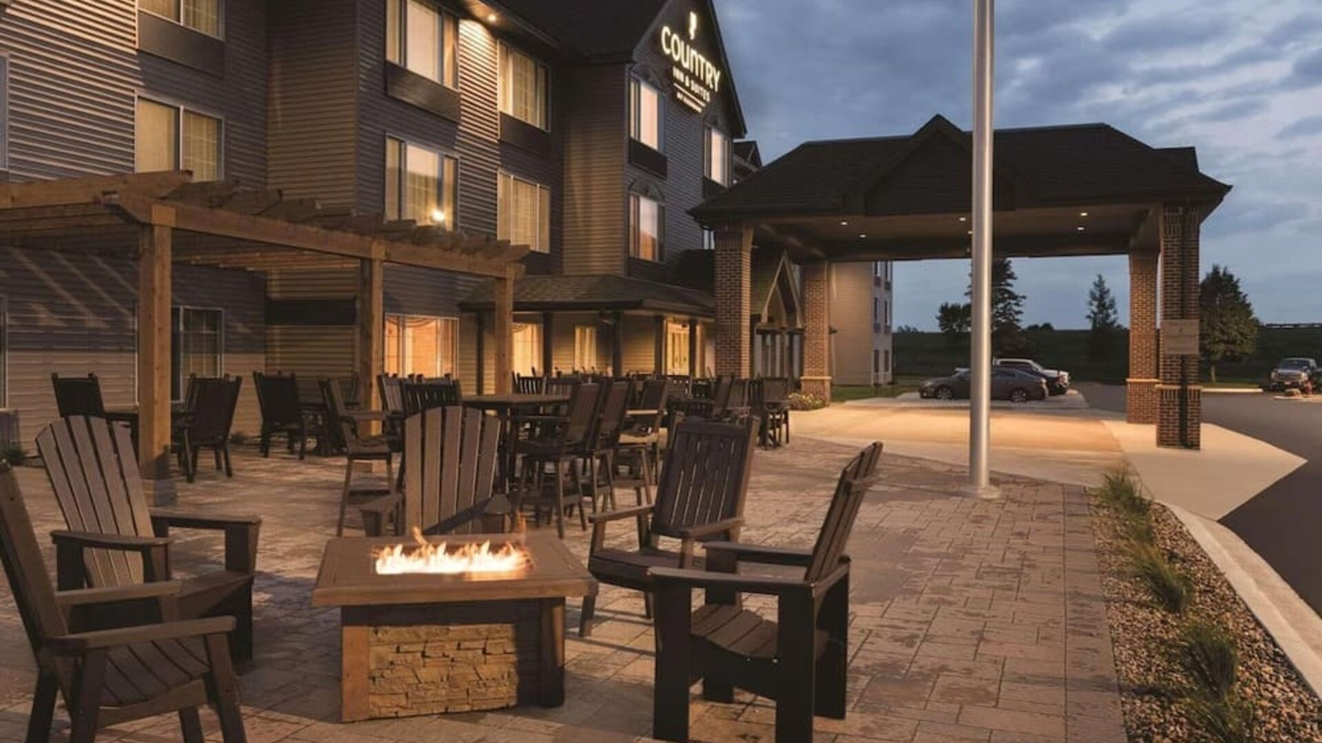 Fire pit at Country Inn & Suites By Radisson Mankato Hotel.
