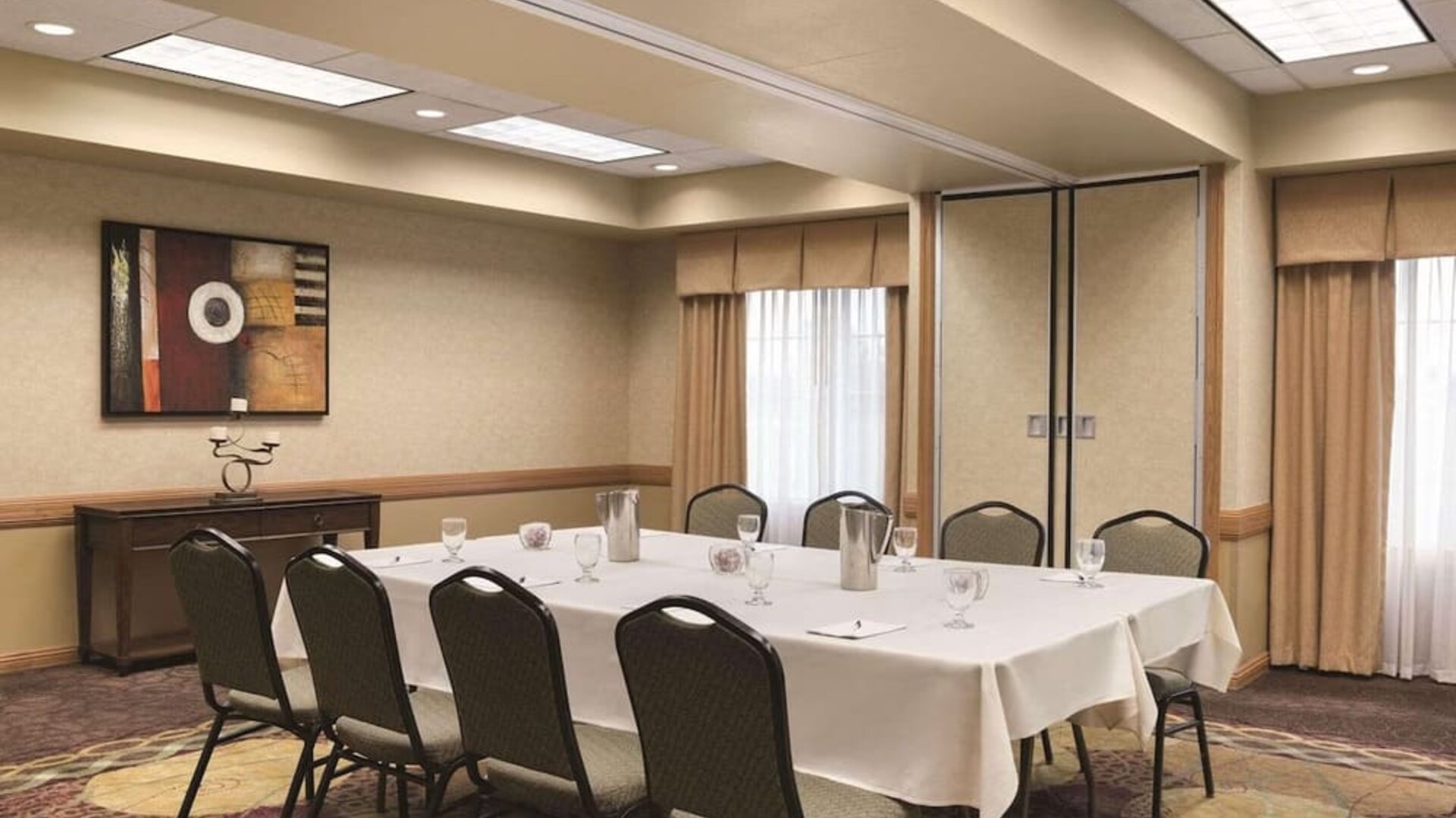 Meeting room at Country Inn & Suites By Radisson Mankato Hotel.