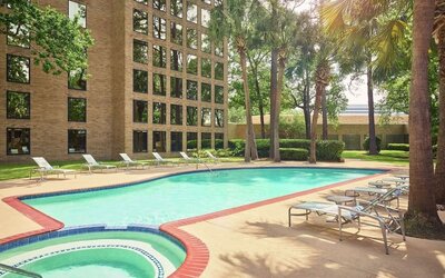 Outdoor pool at DoubleTree By Hilton Houston Intercontinental Airport.