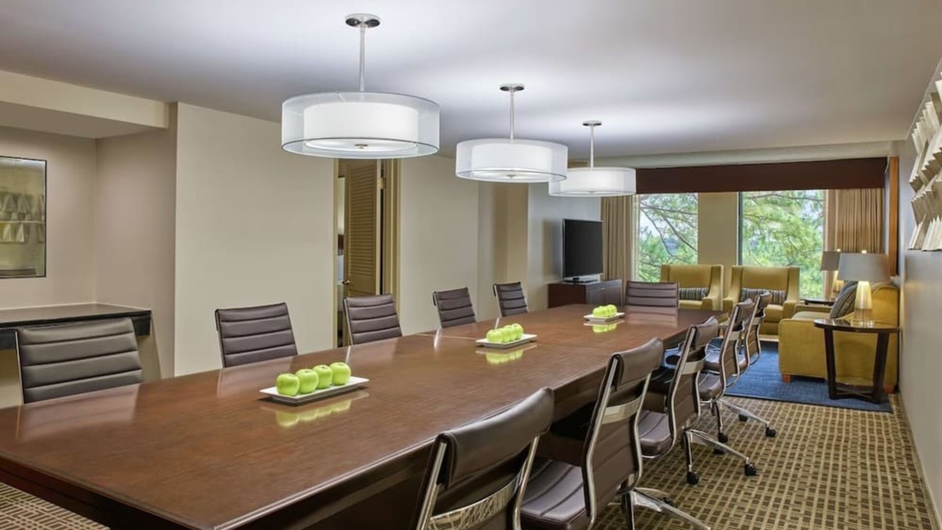 Meeting room at DoubleTree By Hilton Houston Intercontinental Airport.