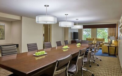 Meeting room at DoubleTree By Hilton Houston Intercontinental Airport.