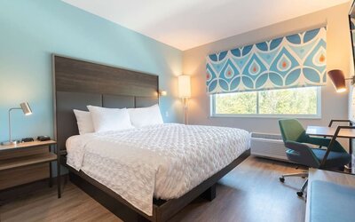 Day use room with TV and work desk at Tru By Hilton Eugene.