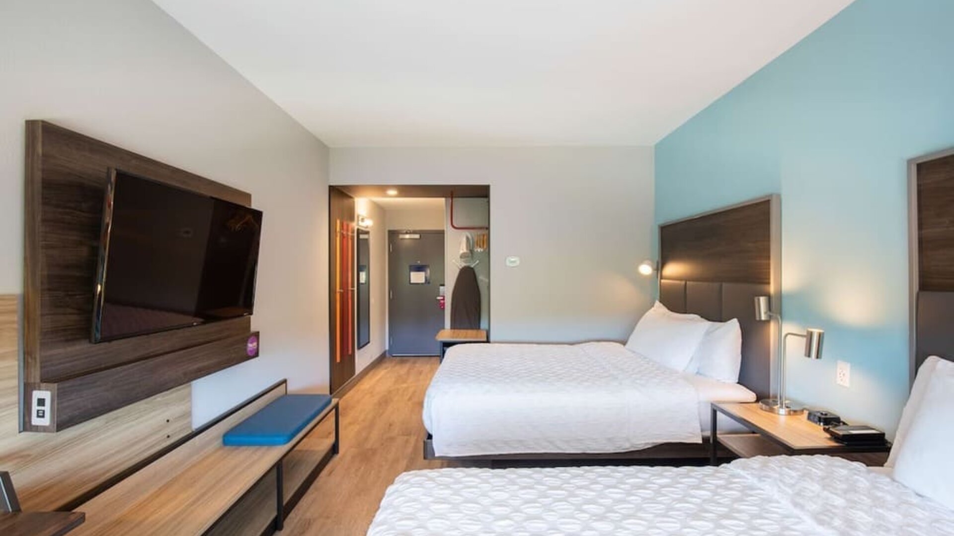 Day use room with TV and work desk at Tru By Hilton Eugene.