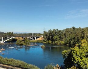 Landmark at Tru By Hilton Eugene.