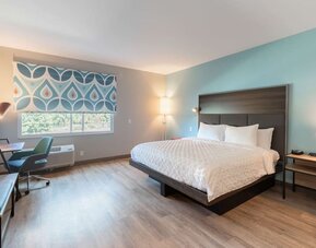 Day use room with TV and work desk at Tru By Hilton Eugene.