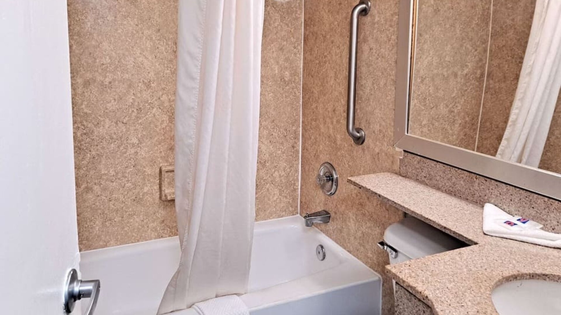 Guest bathroom with shower and tub at Studio 6 Baltimore West - Catonsville.