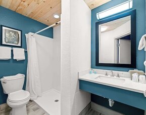 Private bathroom with shower at Suburban Studios Orlando - Ocoee/Winter Garden.