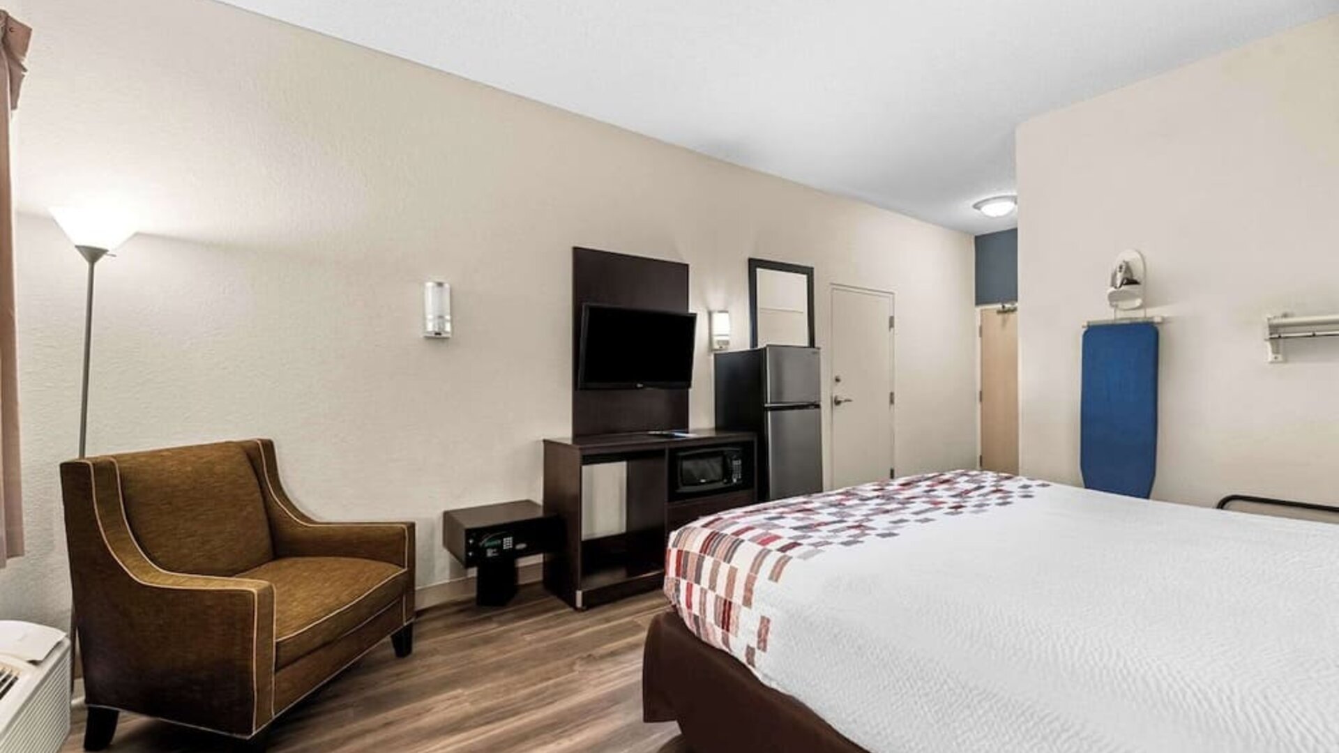 Day use room amenities at Suburban Studios Orlando - Ocoee/Winter Garden.