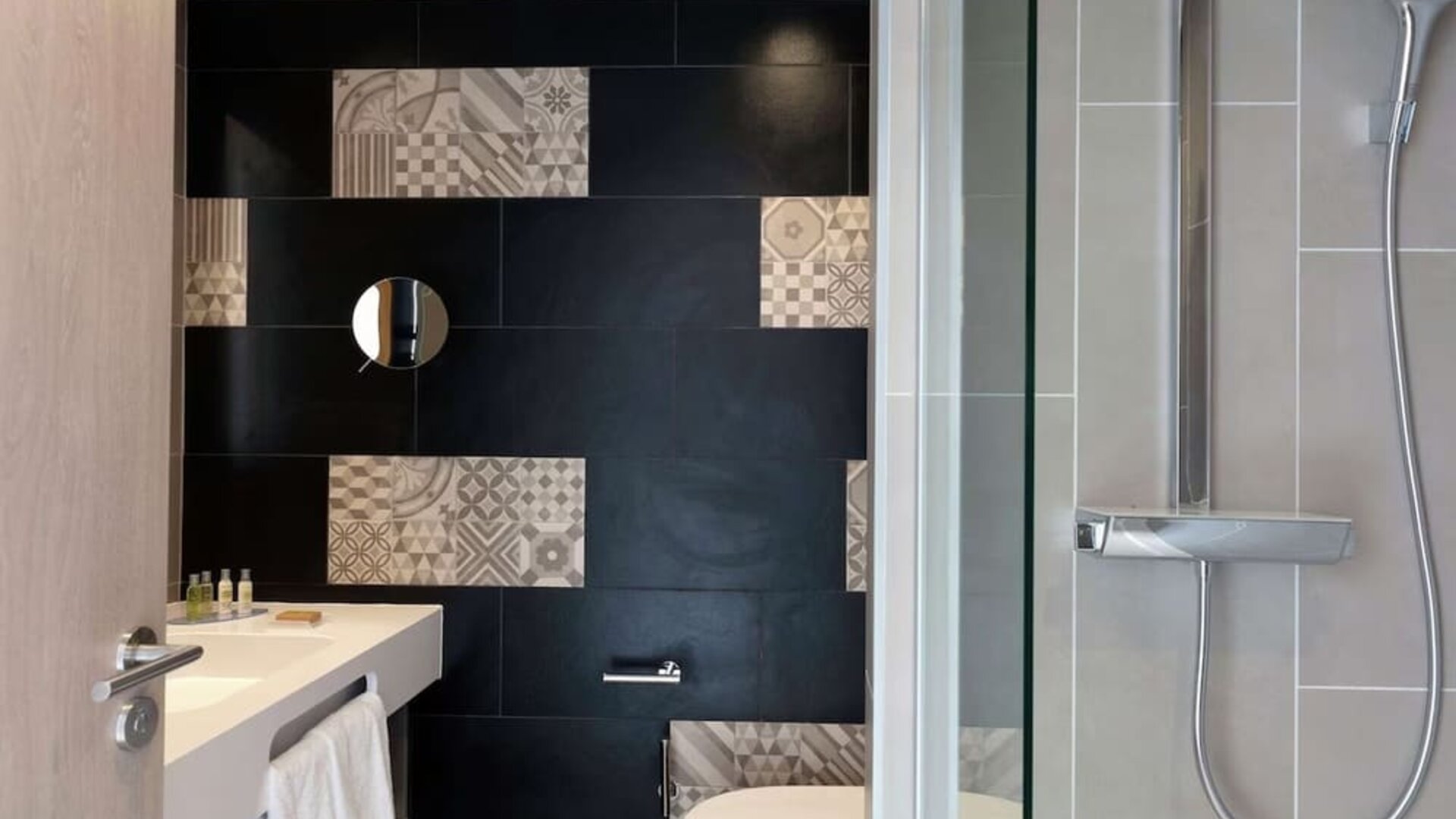 Guest bathroom at Hilton Garden Inn Massy.