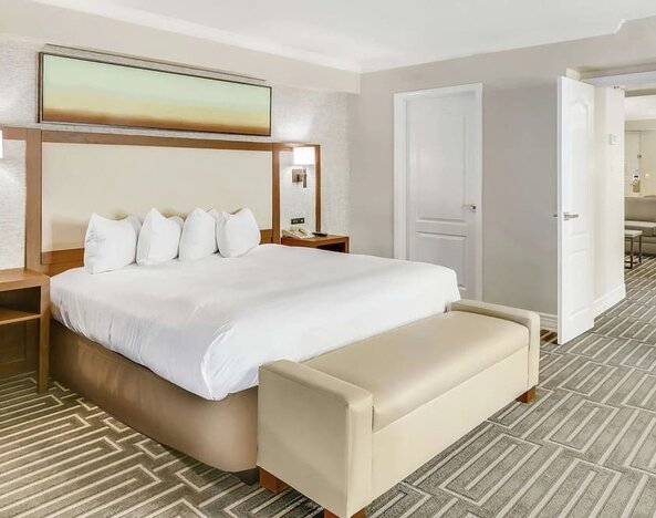 Day use room at Hilton Phoenix Tapatio Cliffs Resort.