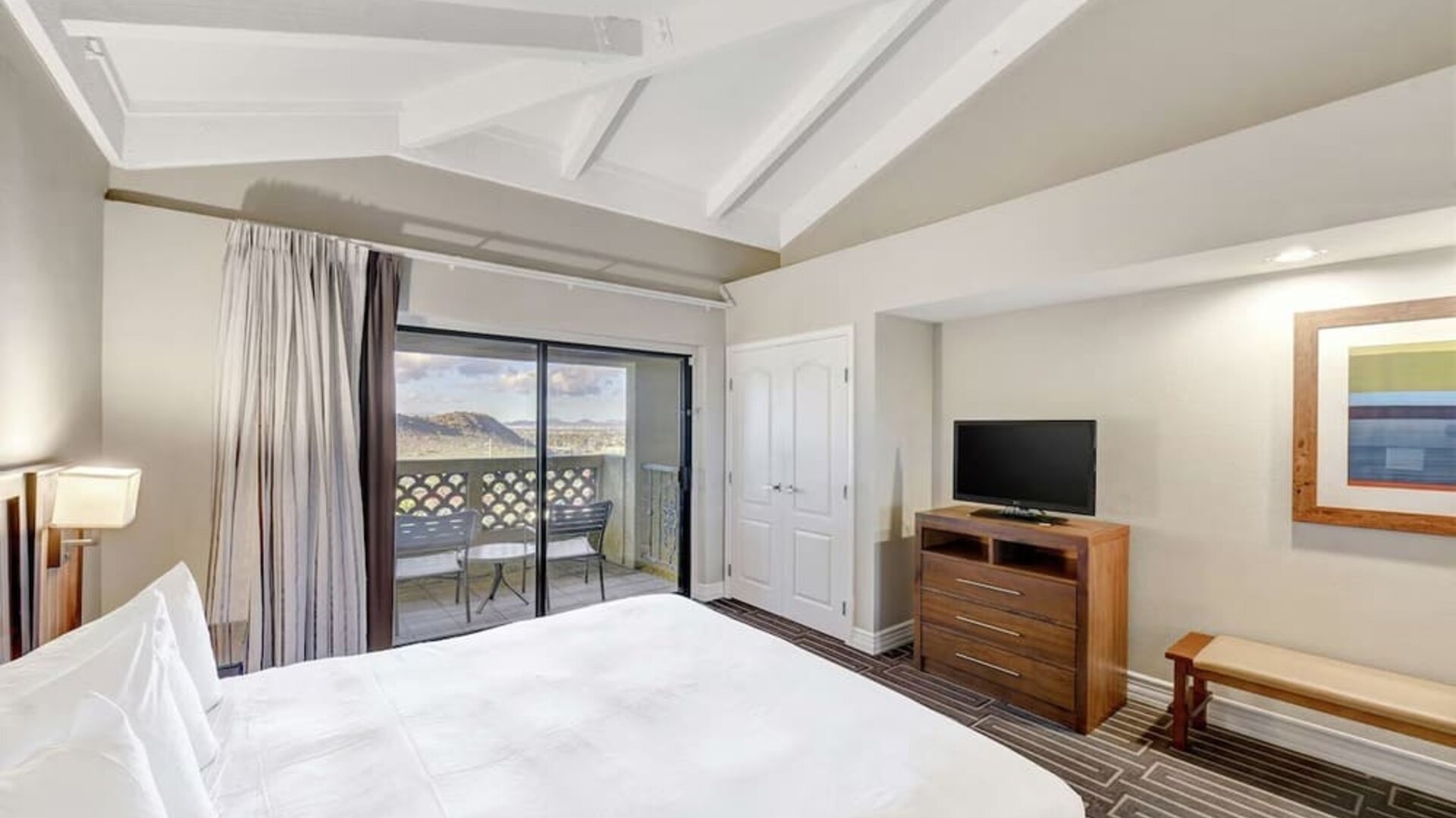 Day use room at Hilton Phoenix Tapatio Cliffs Resort.