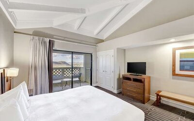 Day use room at Hilton Phoenix Tapatio Cliffs Resort.