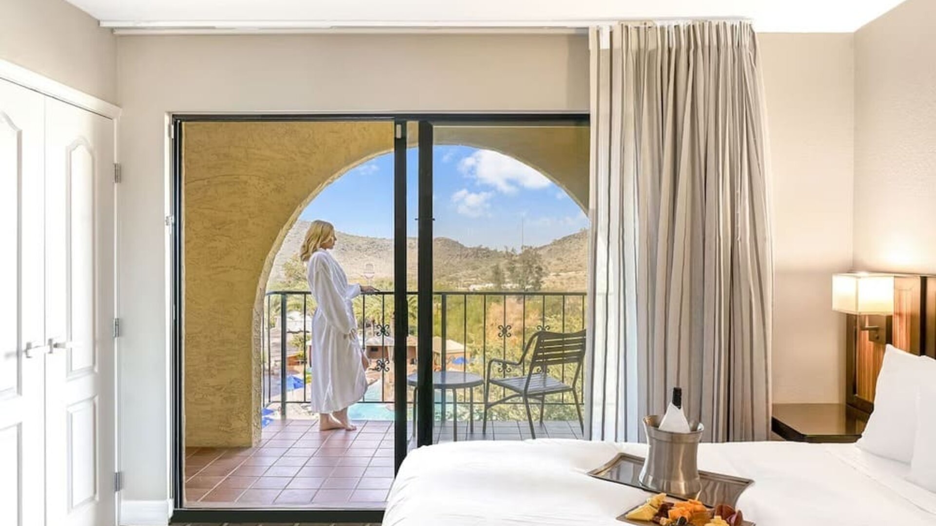 Day use room at Hilton Phoenix Tapatio Cliffs Resort.