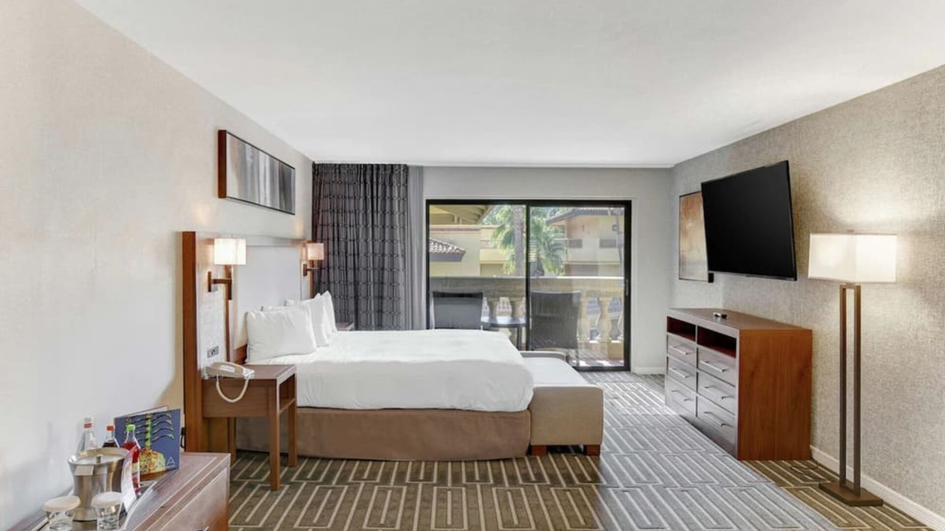 Day use room at Hilton Phoenix Tapatio Cliffs Resort.