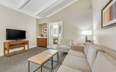 Day use room at Hilton Phoenix Tapatio Cliffs Resort.