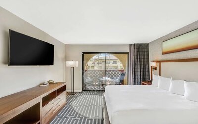 Day use room at Hilton Phoenix Tapatio Cliffs Resort.