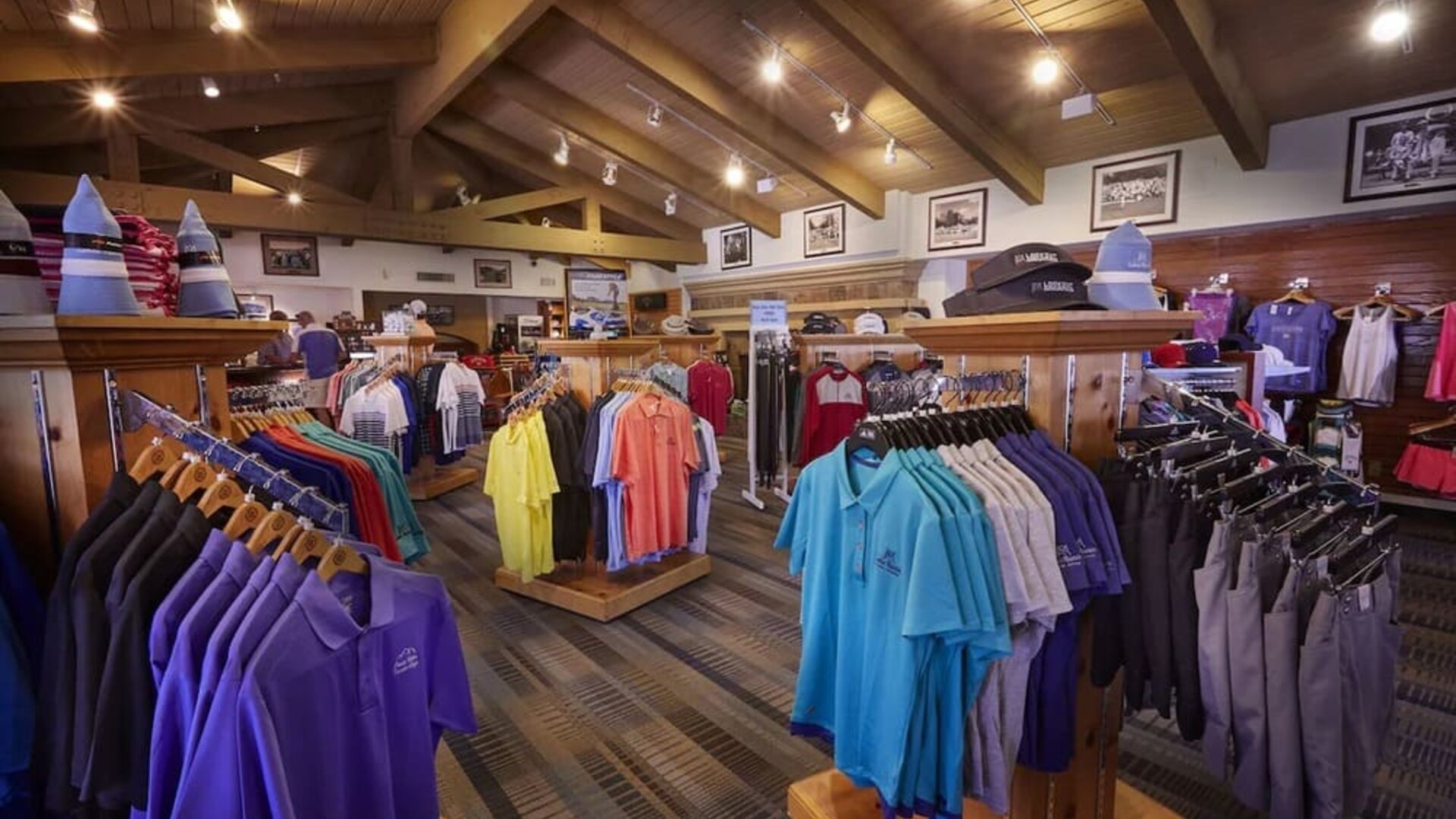 Gift shop at Hilton Phoenix Tapatio Cliffs Resort.