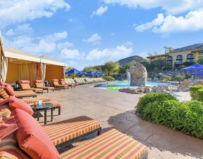 Outdoor pool at Hilton Phoenix Tapatio Cliffs Resort.