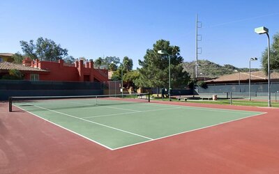 Tennis court at Hilton Phoenix Tapatio Cliffs Resort.