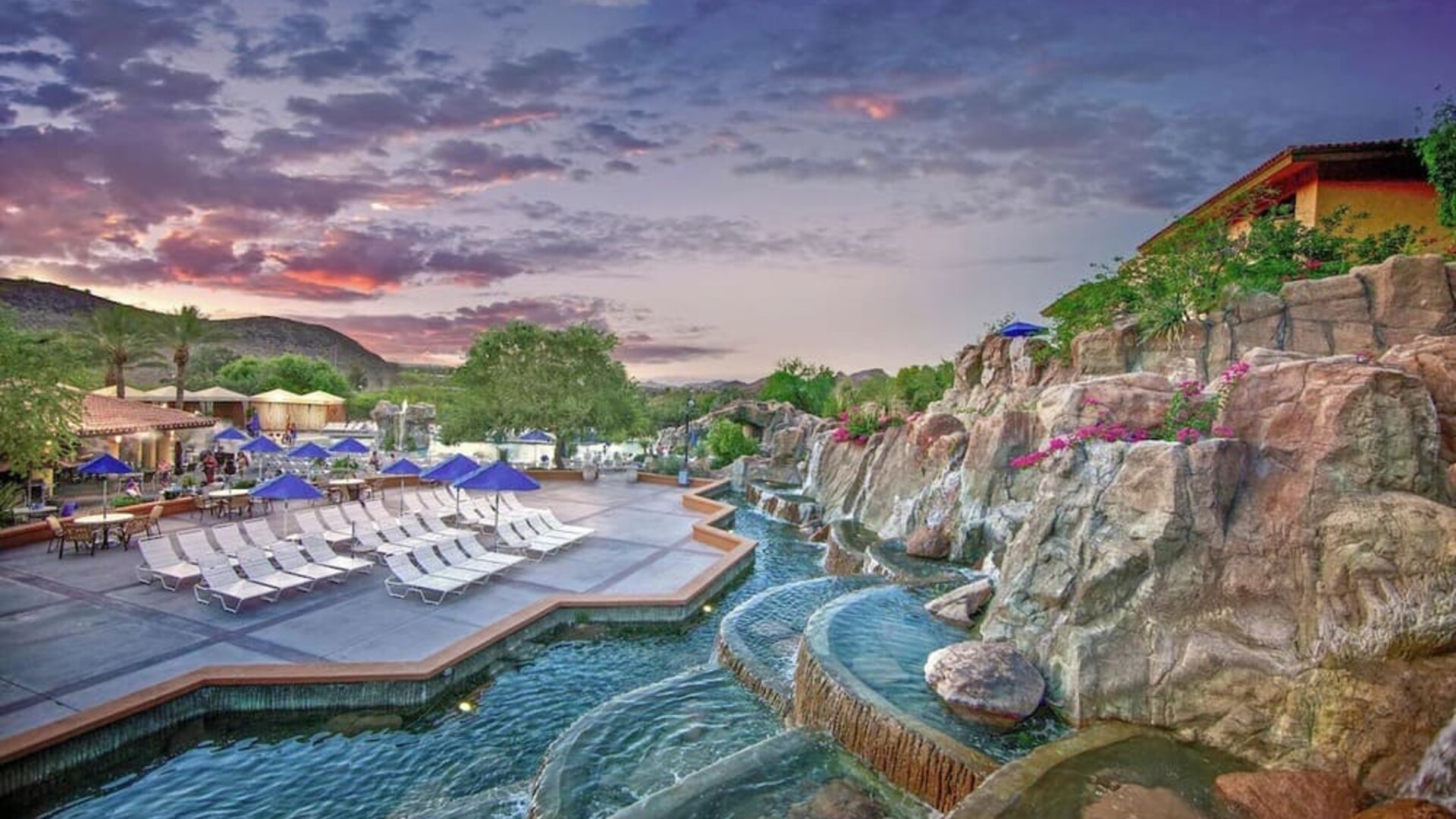 Outdoor pool at Hilton Phoenix Tapatio Cliffs Resort.