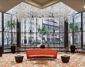 Lobby seating at DoubleTree By Hilton Philadelphia Center City.