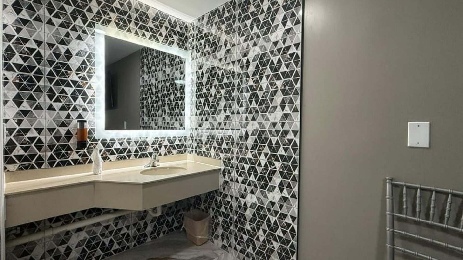 Day use room at Beauty Rest Hotel, Edison.