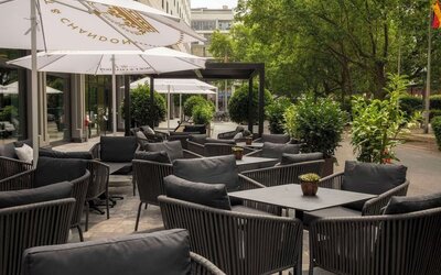 Outdoor dining and seating at DoubleTree By Hilton Berlin Ku'damm.