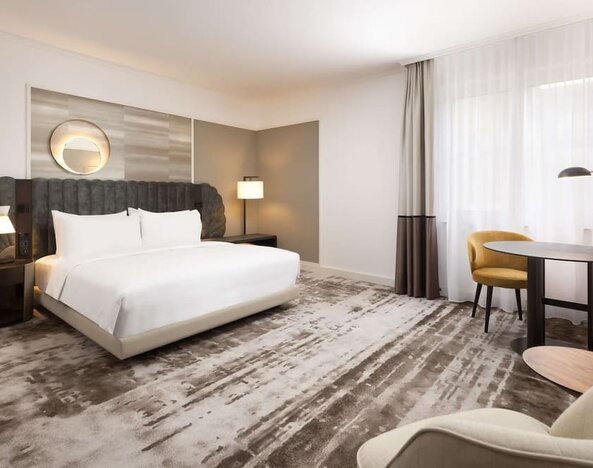 Day use room with TV at Hilton Heidelberg.