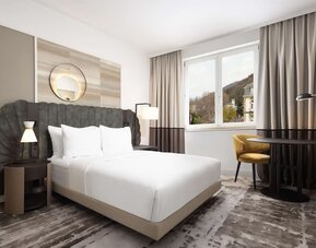 Day use room with TV at Hilton Heidelberg.