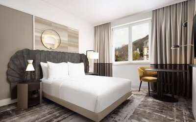 Day use room with TV at Hilton Heidelberg.