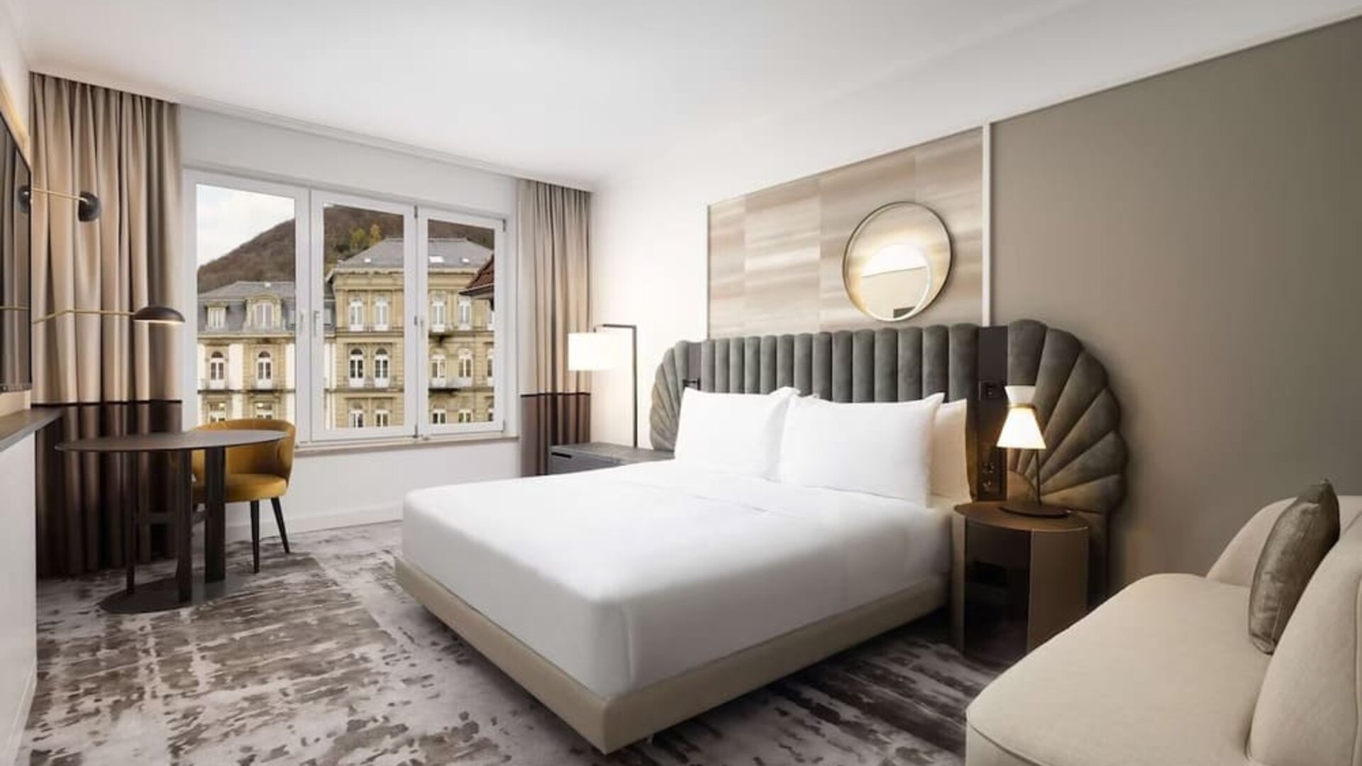 Day use room with TV at Hilton Heidelberg.