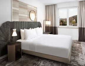 Day use room with TV at Hilton Heidelberg.