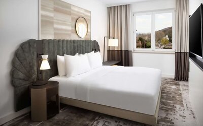 Day use room with TV at Hilton Heidelberg.