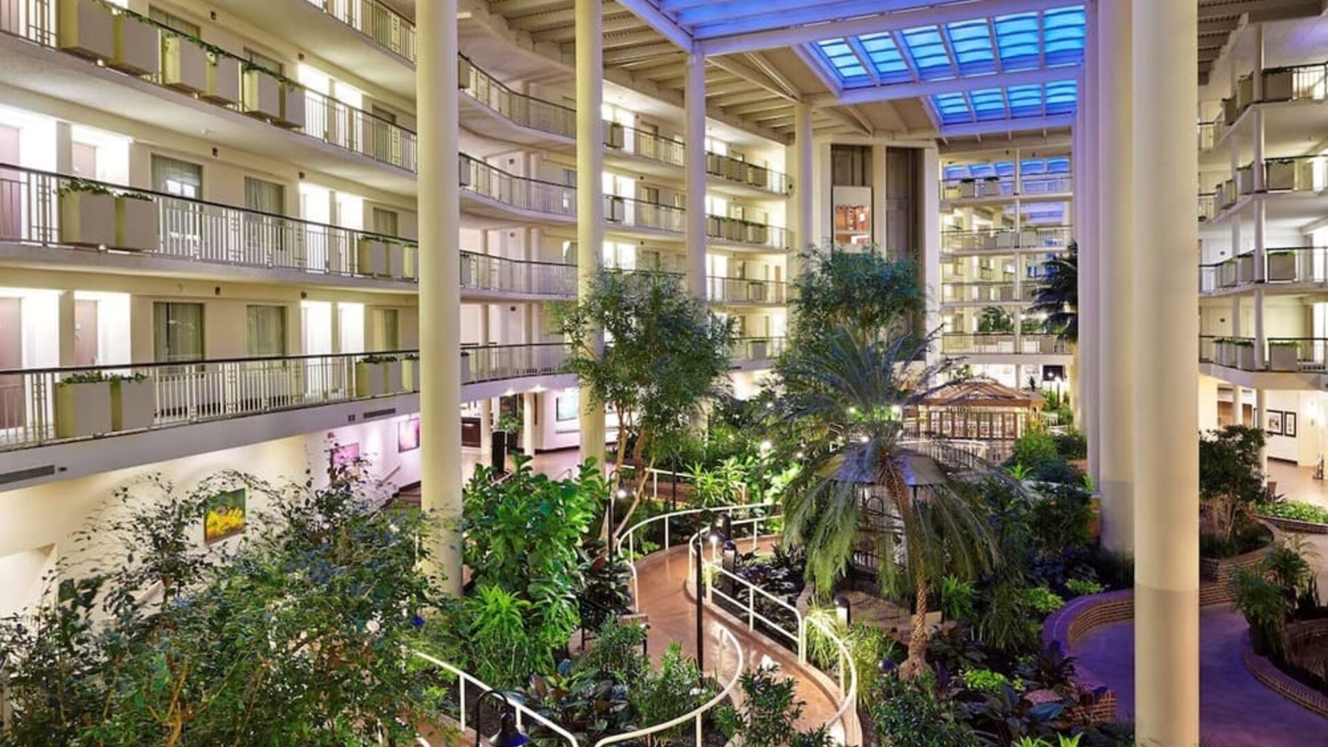 Outdoor seating and terrace at Embassy Suites By Hilton Parsippany.