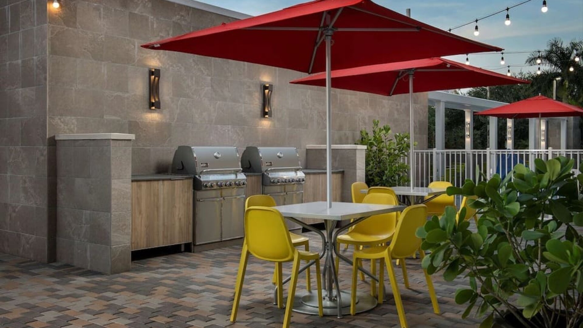 Outdoor seating at Home2 Suites By Hilton Miami Doral West Airport.