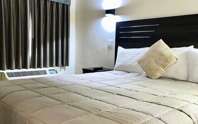 Day use room at Del Aire Inn.