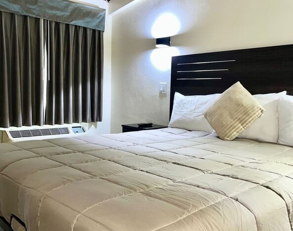 Day use room at Del Aire Inn.