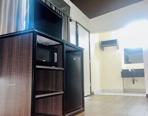 Day use room at Del Aire Inn.