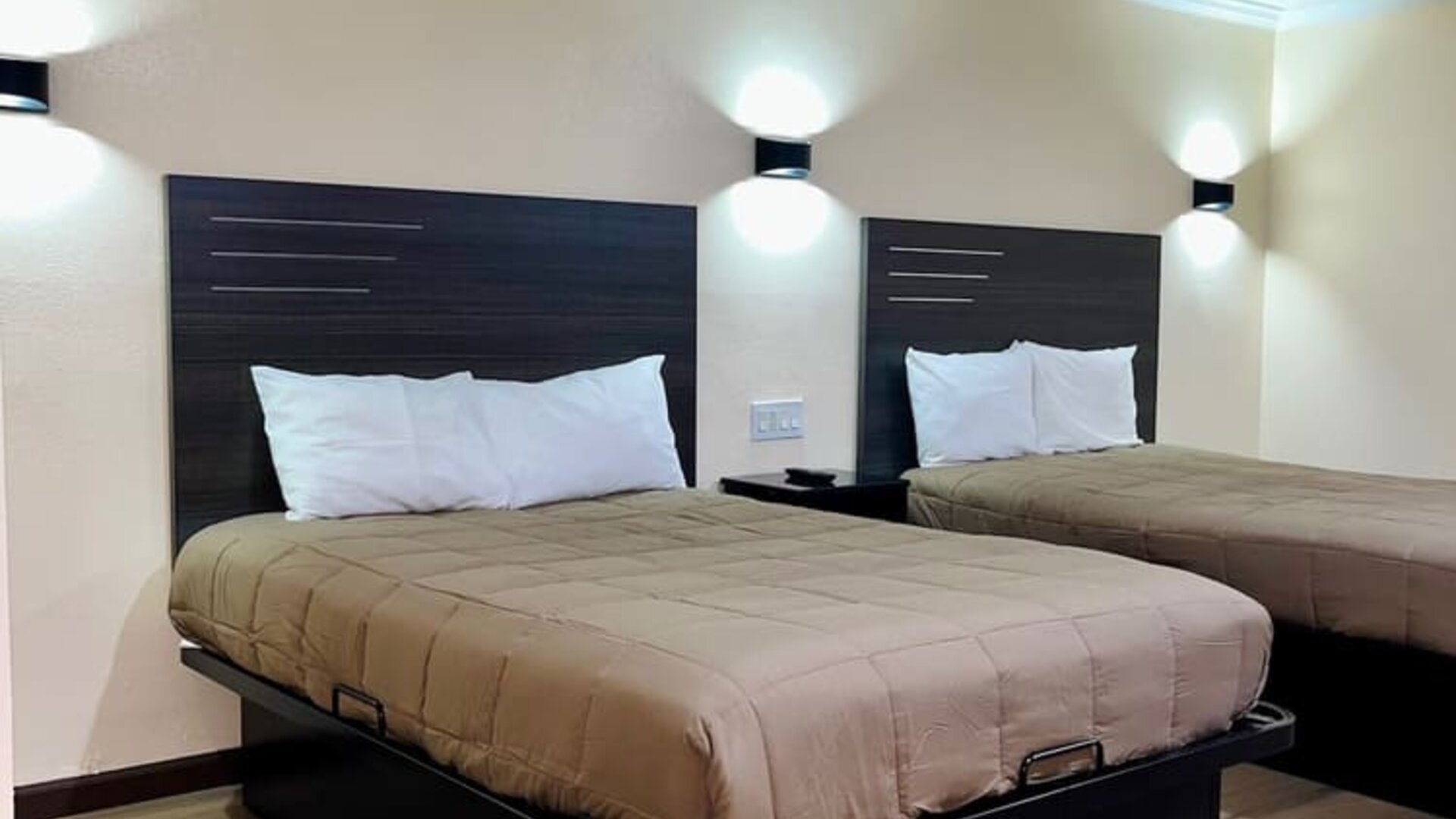 Day use room at Del Aire Inn.