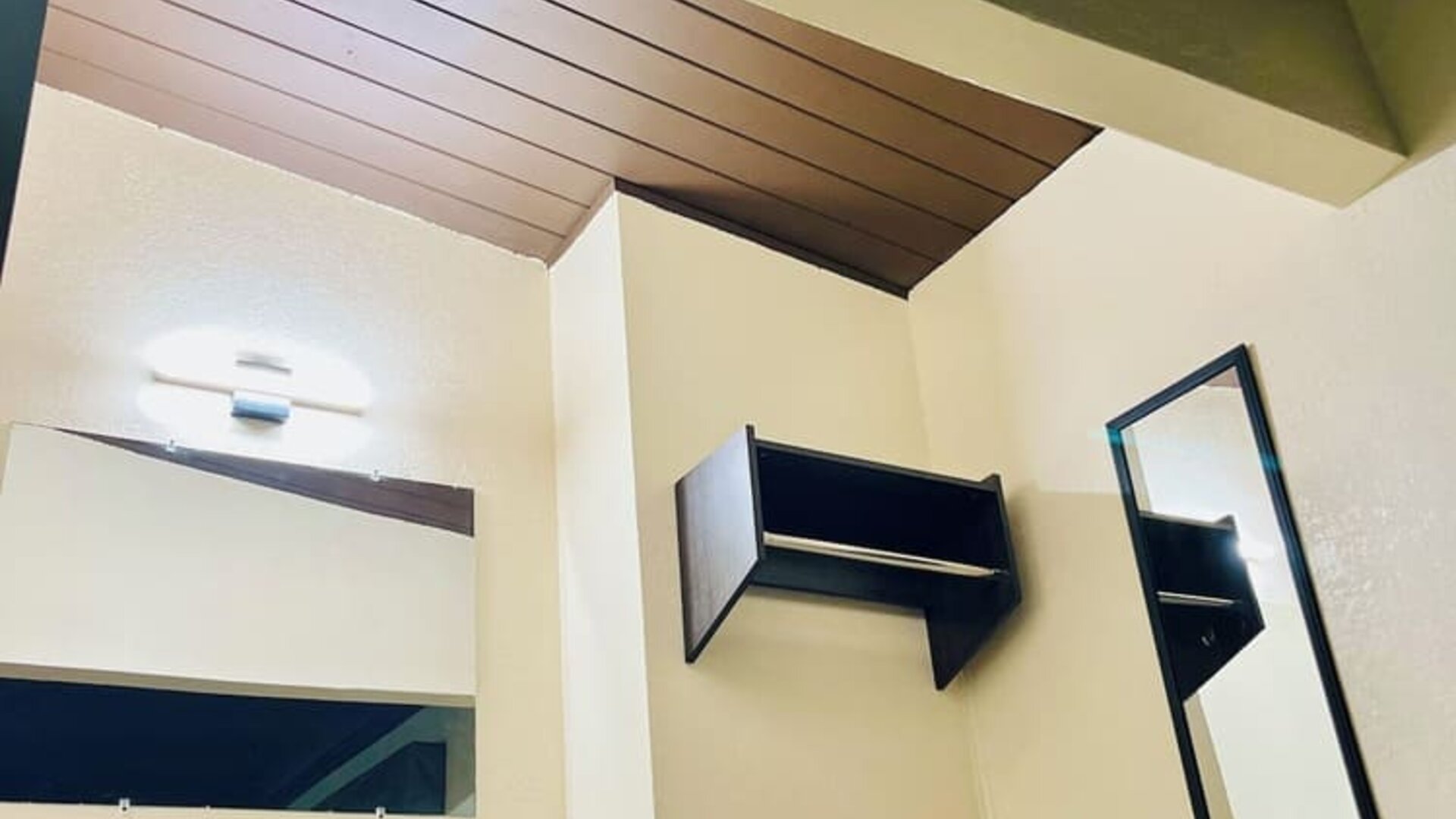 Day use room at Del Aire Inn.