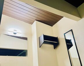 Day use room at Del Aire Inn.