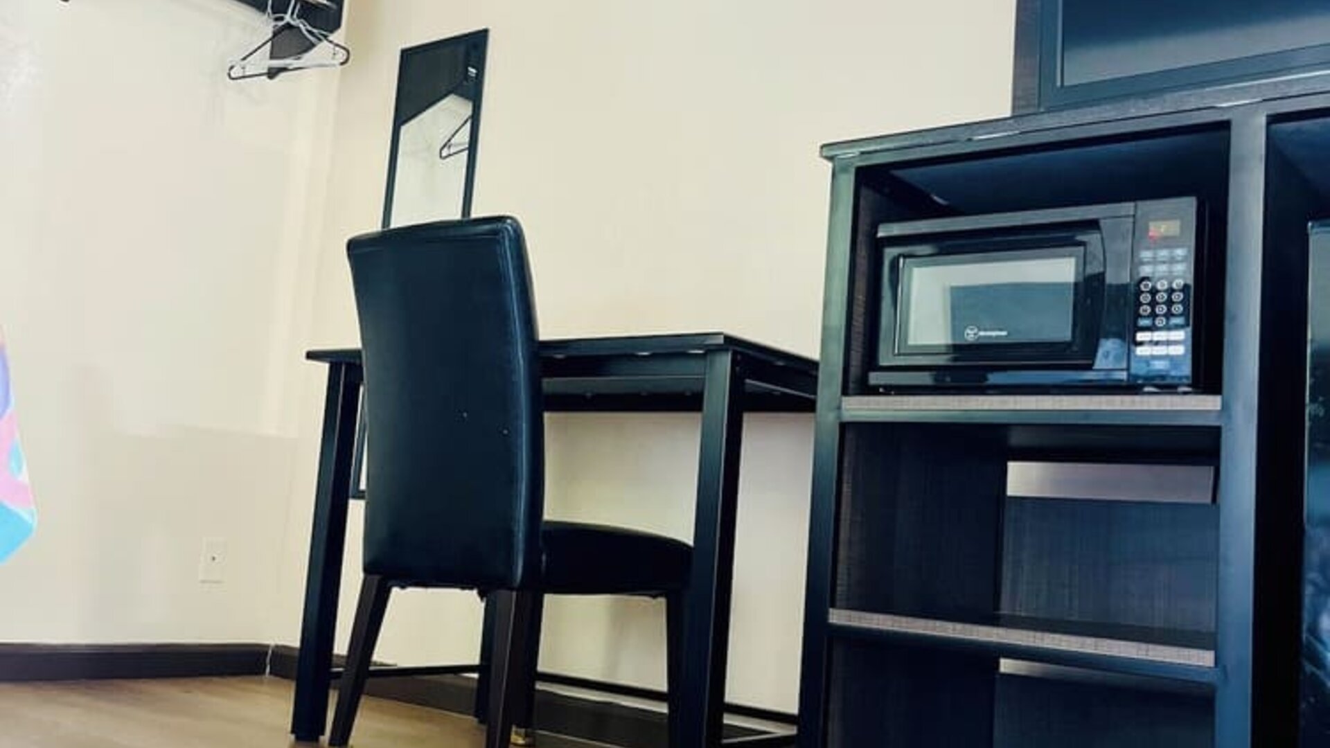 Day use room at Del Aire Inn.