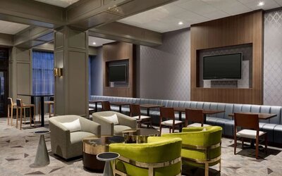 Lounge at Hilton Chicago/Oak Brook Suites.