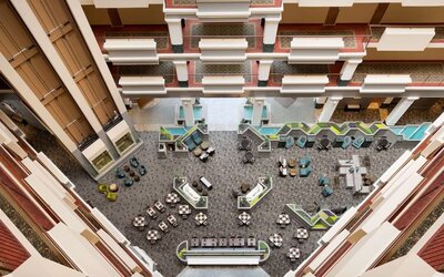 Lounge at Hilton Chicago/Oak Brook Suites.