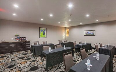 Meeting room at Comfort Suites Lewisville.
