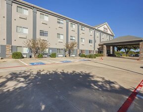 Parking available at Comfort Suites Lewisville.